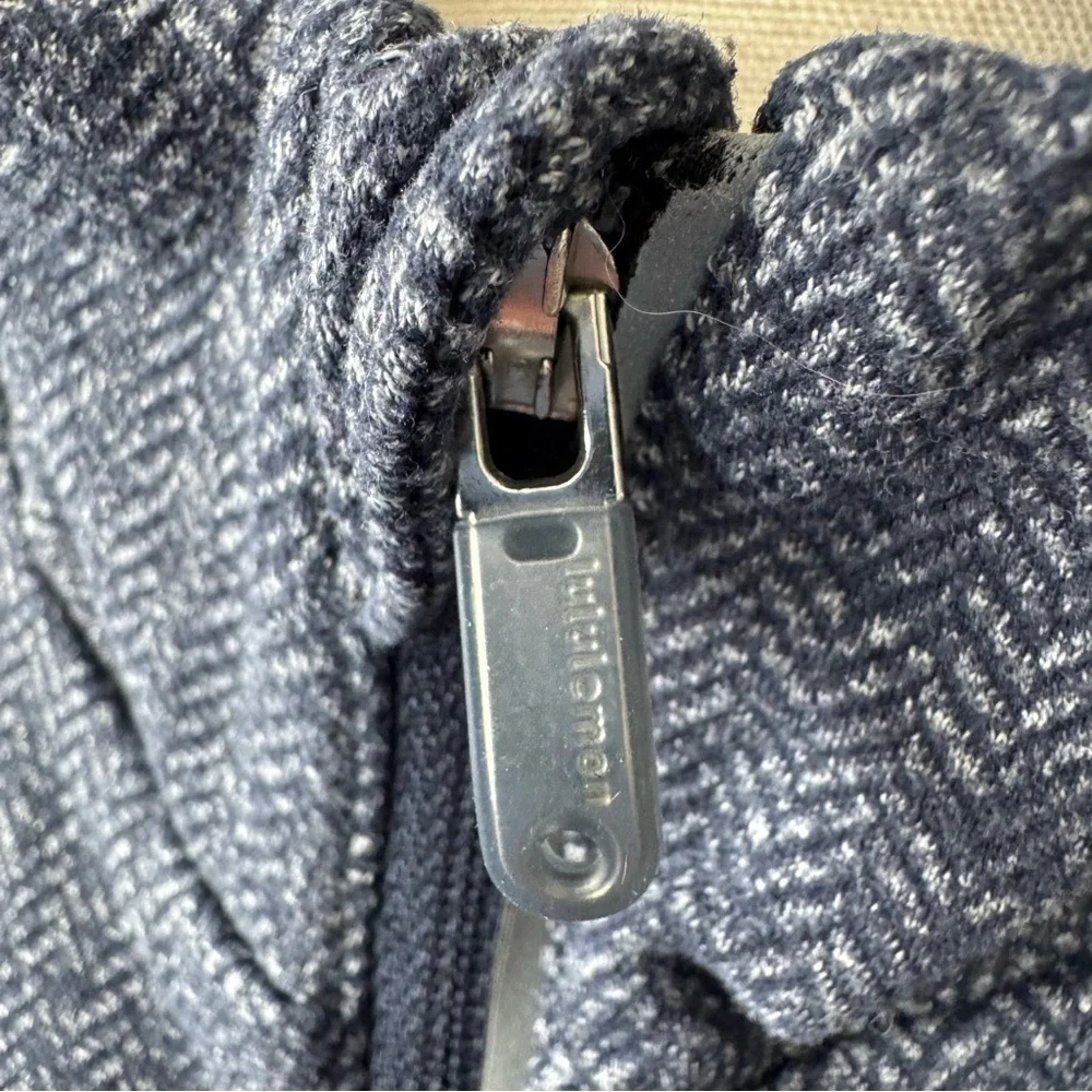 Lululemon 🍋 Speed 1/2 Zip pullover in a blue iris herringbone Rulu fabric
